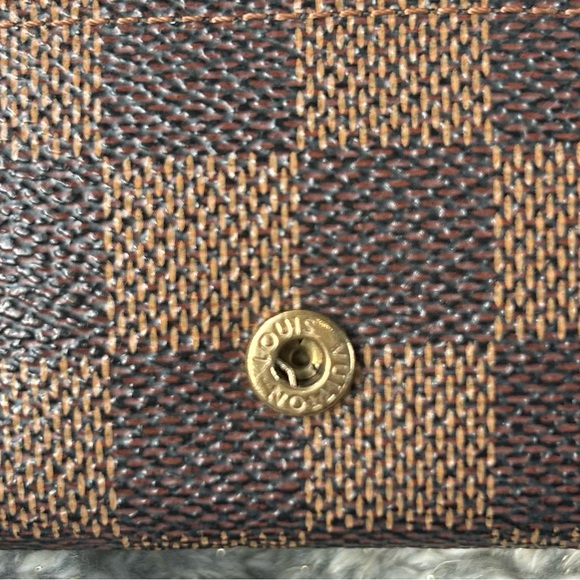 Louis Vuitton Damier Ebene Multicles 4 Key Holder - Picture 10 of 15